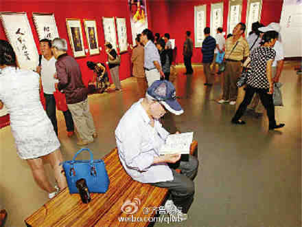 博物馆成“蹭网乘凉”宝地&nbsp;不参观还睡觉吃饭